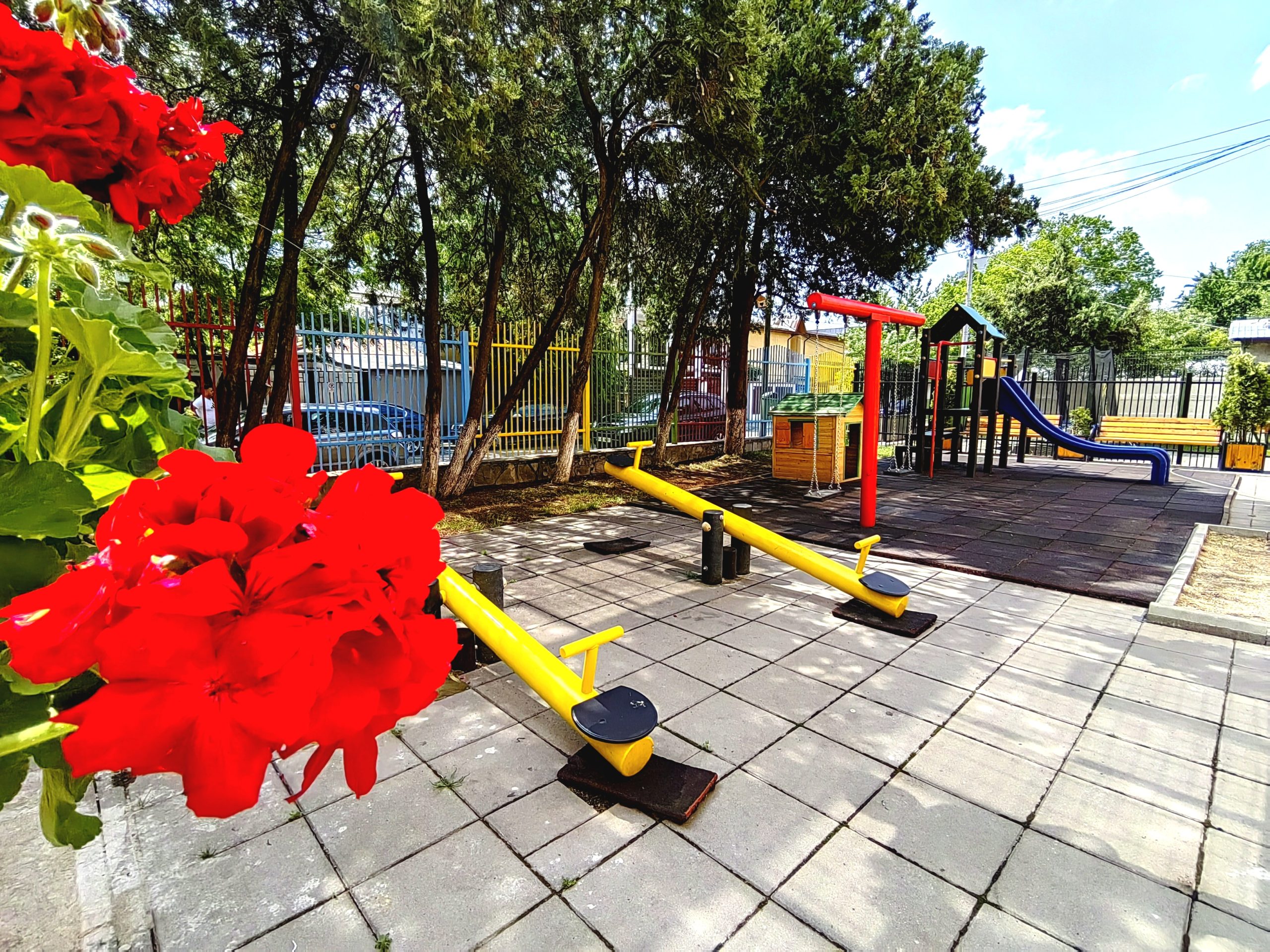 Școala Gimnazială nr. 183 - curte